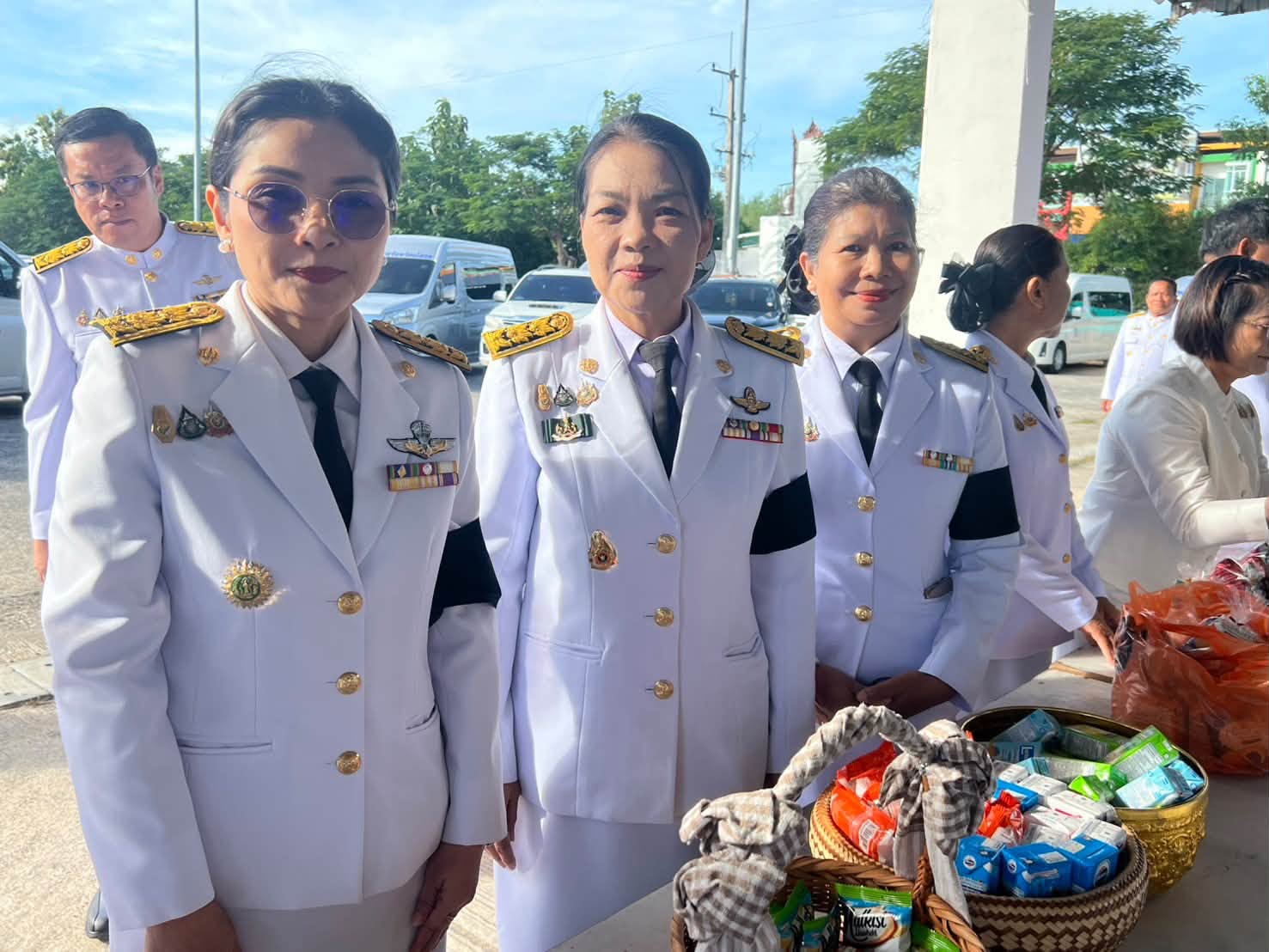 title - ส.ป.ก.ยโสธร ร่วมพิธีทำบุญตักบาตรถวายพระราชกุศล และพิธีวางพวงมาลา  เนื่องในวันนวมินทรมหาราช 13 ตุลาคม 2569